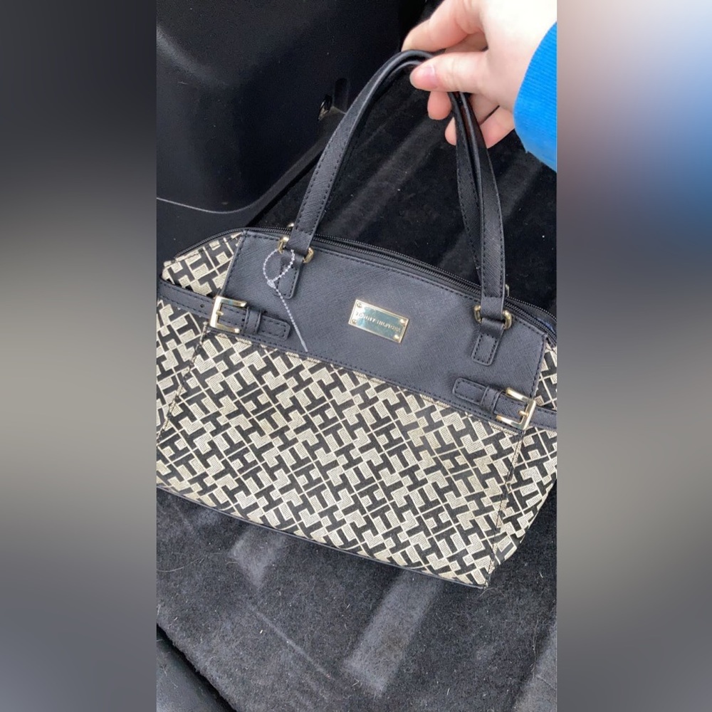 Tommy Hilfiger Purse EUC